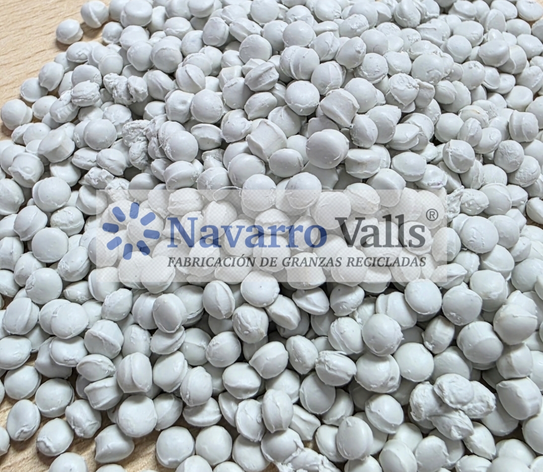 Materia prima para inyección y extrusión de piezas y productos en plástico reciclado